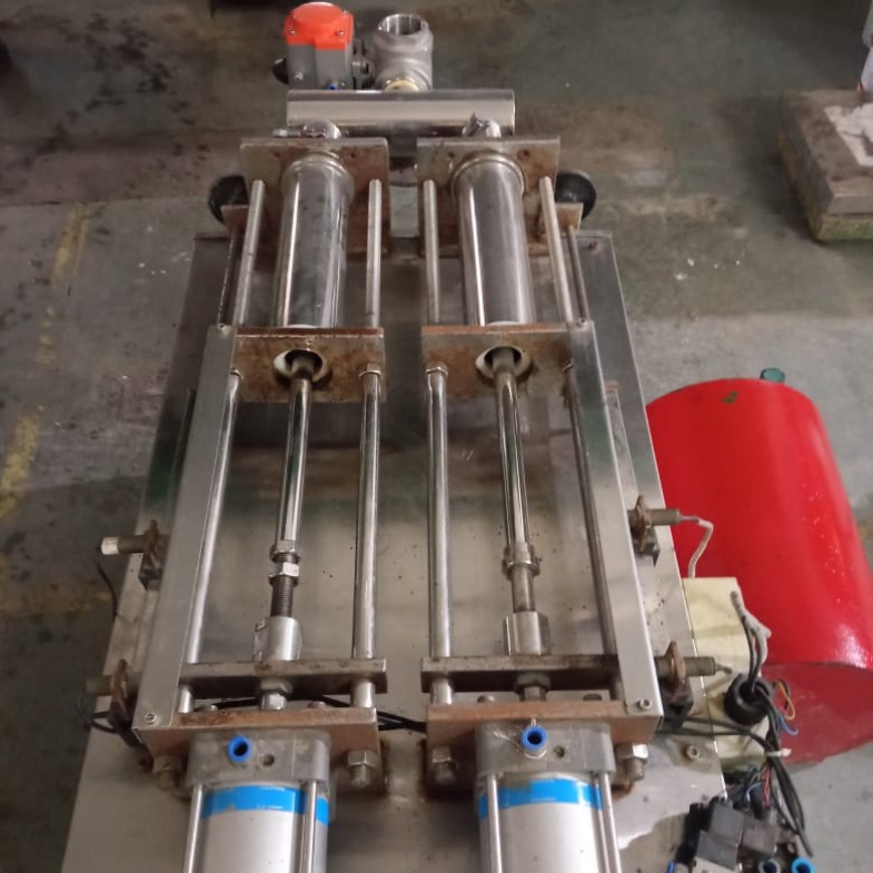 Automatic Liquid Pouch Filling and Sealing Machine